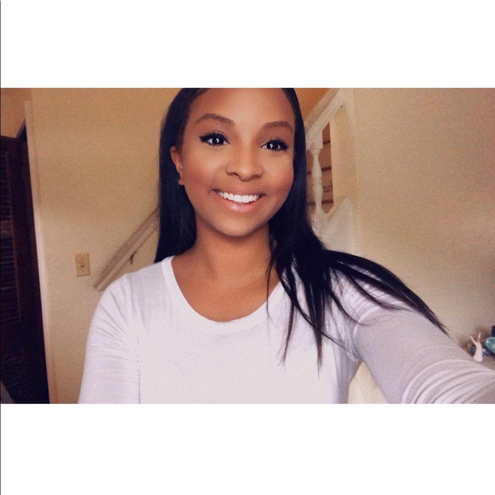 Meet your Posher, Cassandra